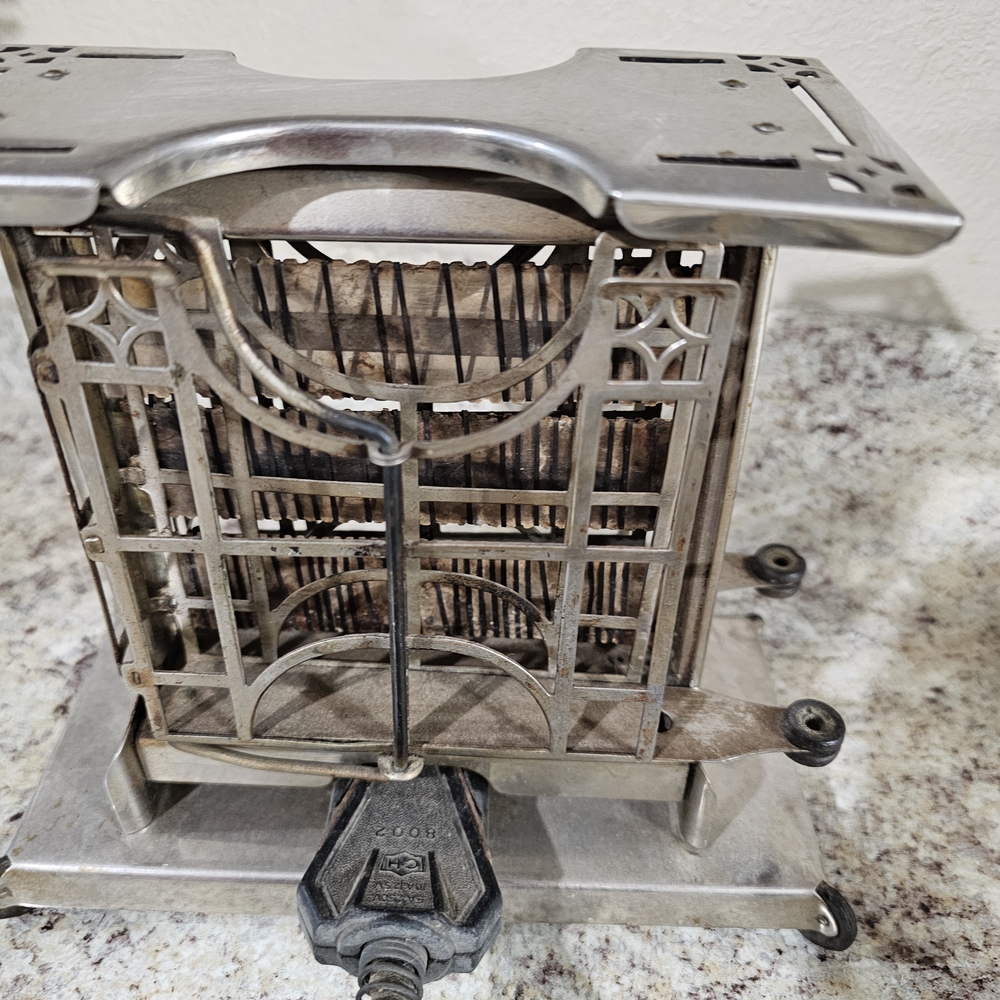 Vintage Metal Toaster With Slide Out Toast Holders - Picture 3 of 12